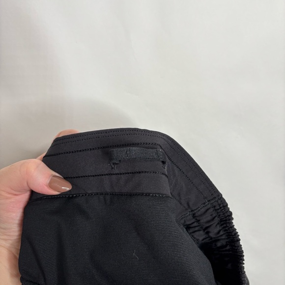 Lululemon Black Hotty Hot Low-Rise Lined Short 2.5" size 6 - Picture 8 of 9